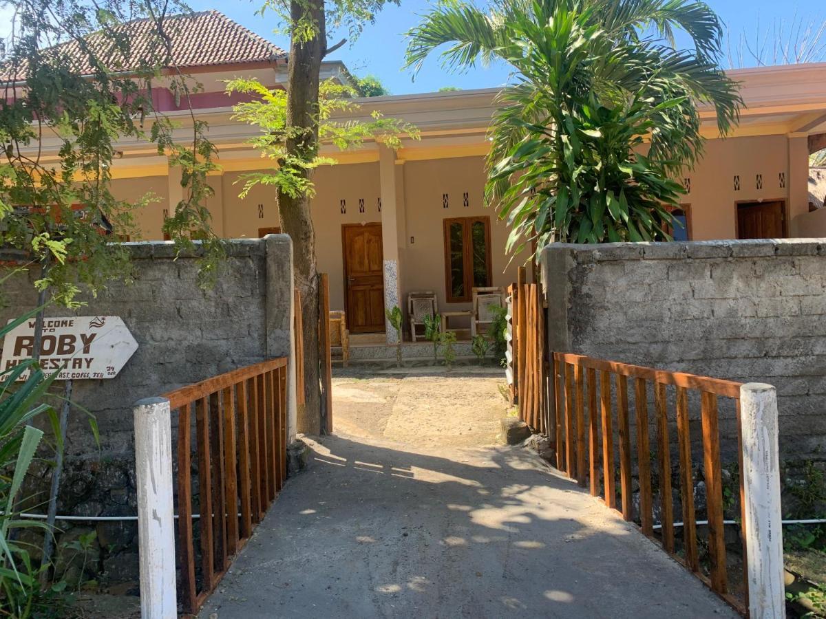 Roby Homestay Kuta  Экстерьер фото