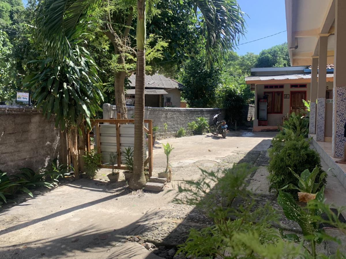 Roby Homestay Kuta  Экстерьер фото