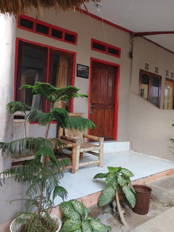 Roby Homestay Kuta  Экстерьер фото