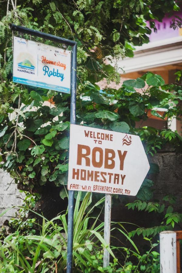 Roby Homestay Kuta  Экстерьер фото