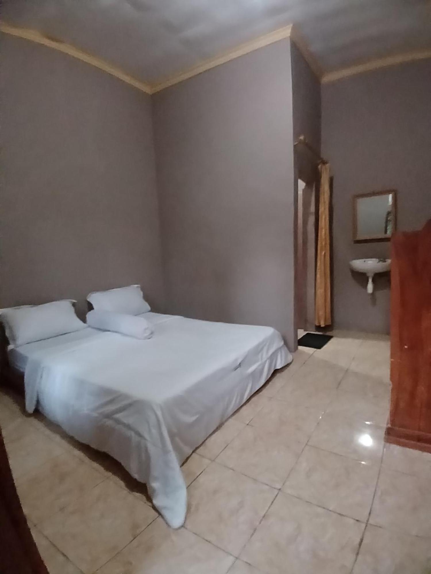 Roby Homestay Kuta  Экстерьер фото