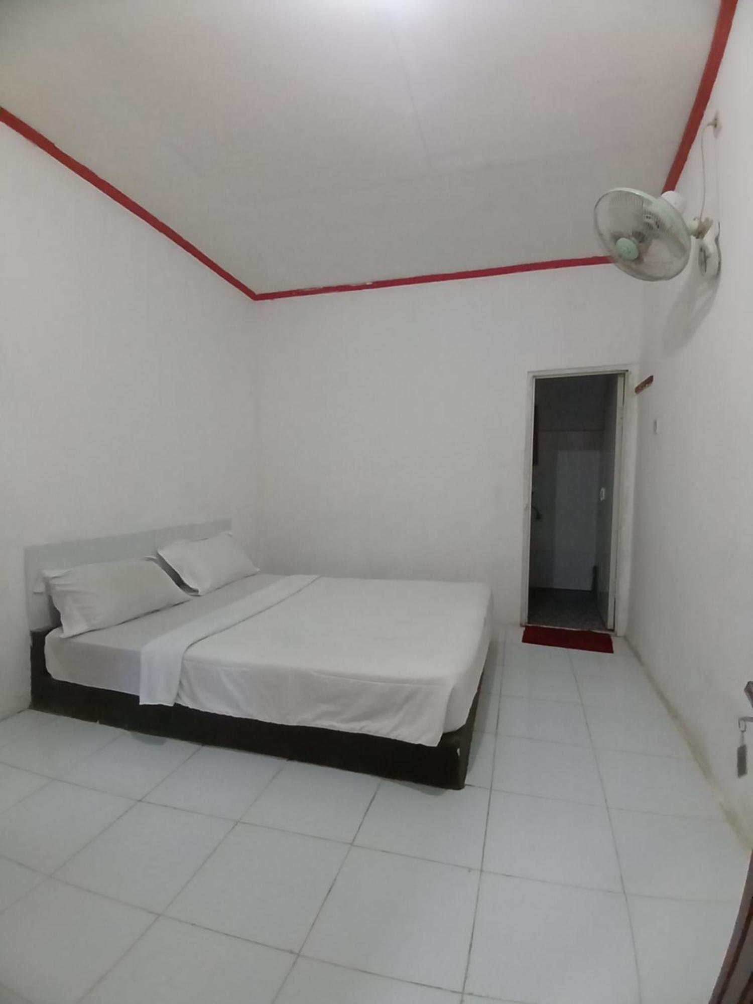 Roby Homestay Kuta  Экстерьер фото